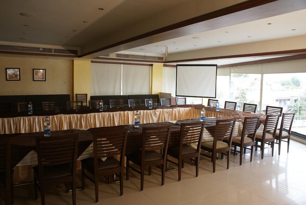 Hotel Ashray Inn Ahmedabad Exteriör bild