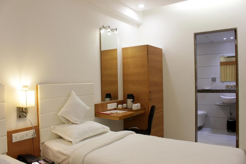 Hotel Ashray Inn Ahmedabad Rum bild