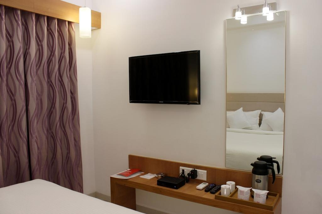 Hotel Ashray Inn Ahmedabad Rum bild