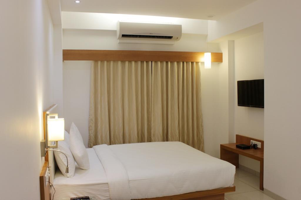 Hotel Ashray Inn Ahmedabad Rum bild