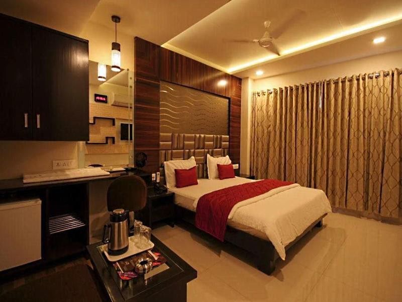 Hotel Ashray Inn Ahmedabad Exteriör bild
