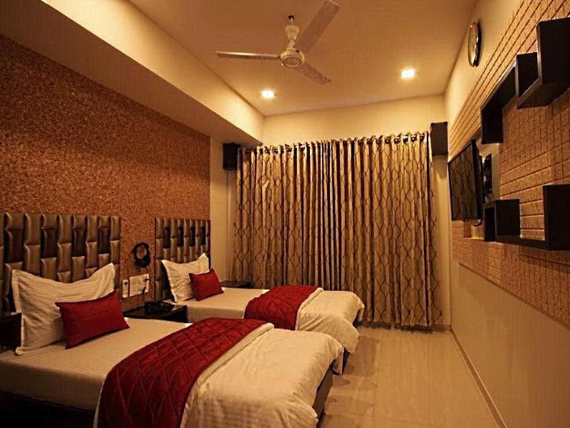 Hotel Ashray Inn Ahmedabad Exteriör bild